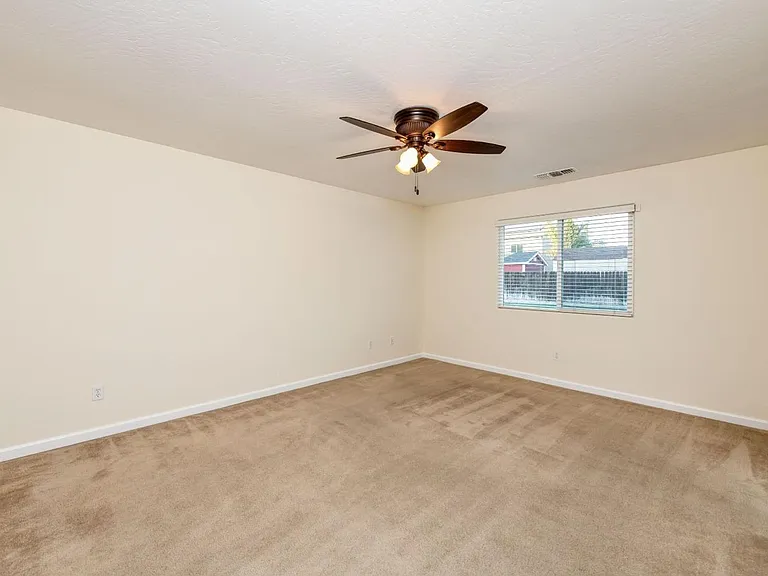 551 S Kona Ave — Photo 17
