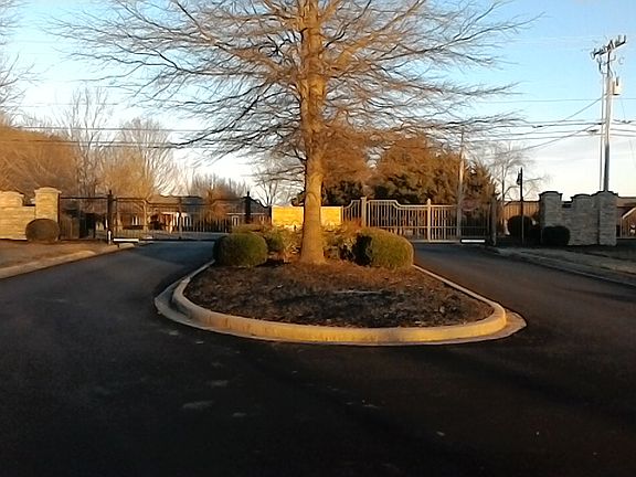 4th image of 115 Huntcrest Ct