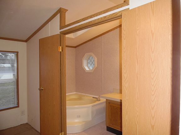 huge soaking tub