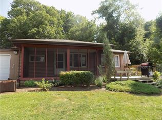 18 Jervis Lake Rd, Grove City, PA 16127