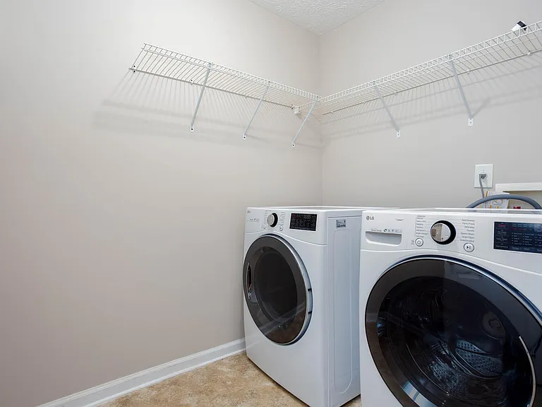 2946 Greyhawk Ln — Photo 21