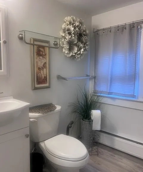 466 Derby Ave — Photo 8