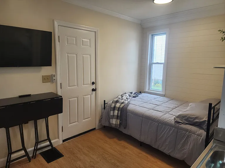 285 Pine St #4 — Photo 33
