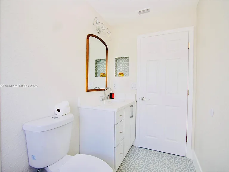 244 NW 6th Ave — Photo 29