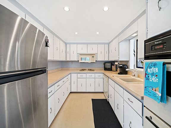 4th image of 1515 N River Rd