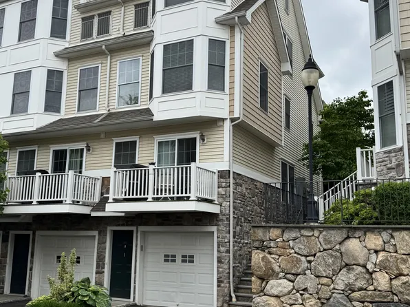 85 Camp Ave, Stamford, CT