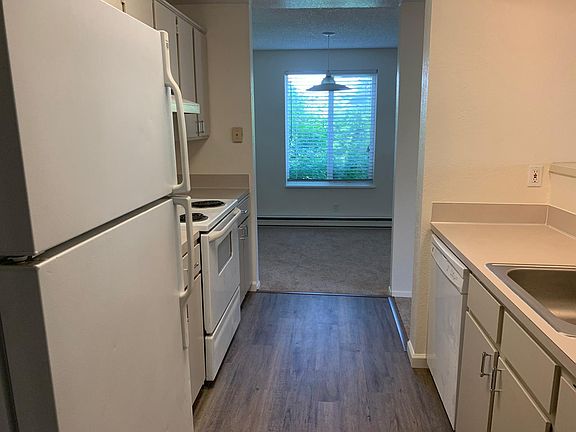 4th image of 18100 15th Ave NE APT 220