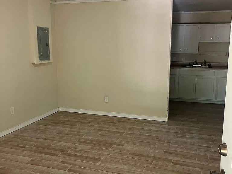 521 Hall St #1 — Photo 6