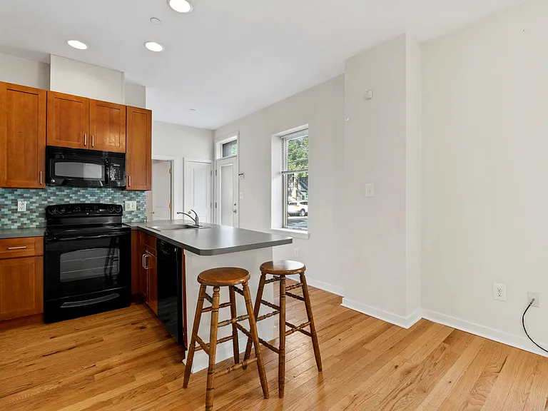 1643 Fitzwater St #A — Photo 2