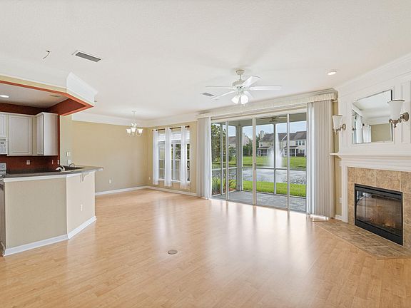 5th image of 11230 Castlemain Cir N