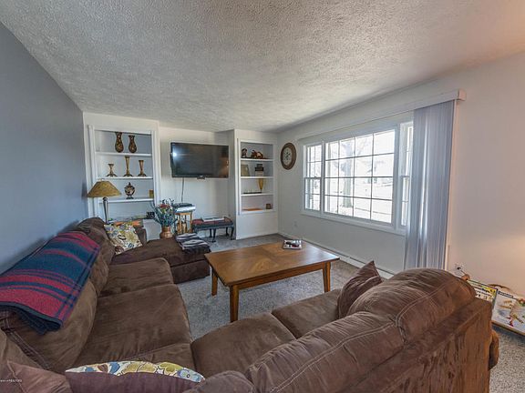 3rd image of 4740 Blackberry Ln