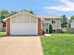 49 E Huntington Rd, Augusta, KS 67010