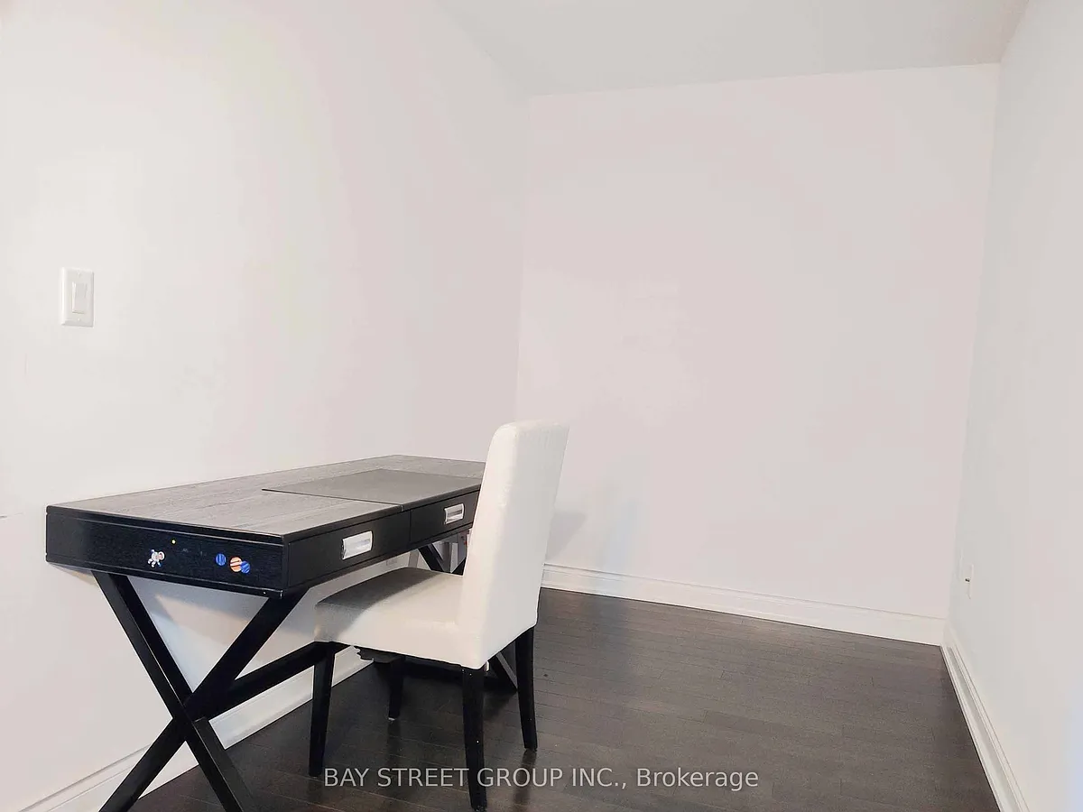 Building Photo - 388 Yonge St #6704