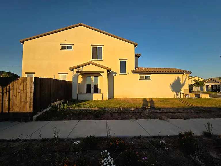 705 Skansen St — Photo 38