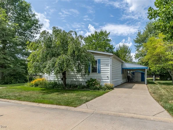 11 Dogwood Ln, Olmsted Falls, OH 44138