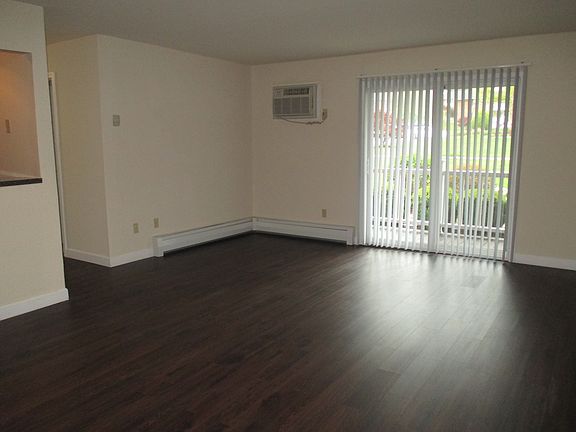 2nd image of 18 Kensington Cir APT D