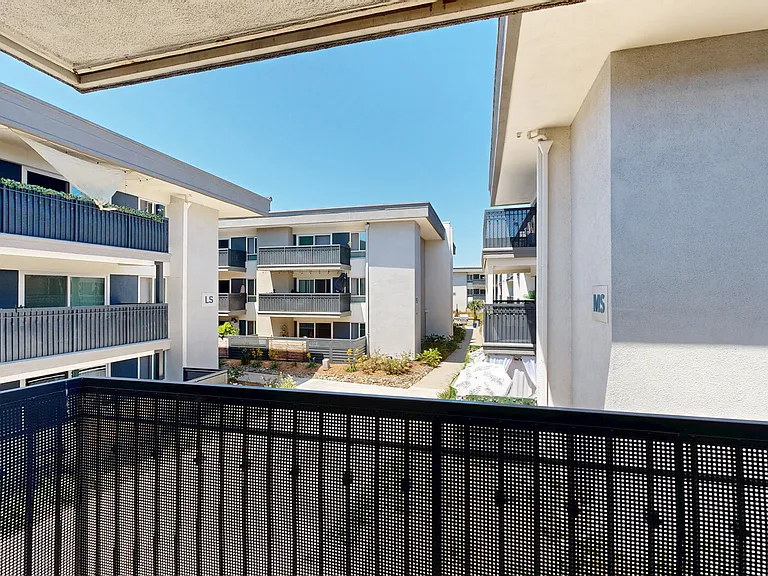 Eight 80 Newport Beach — Photo 177