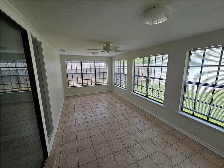 115 Holly Dr — Photo 17