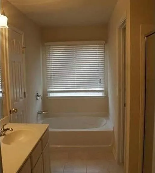 10841 Alderwood Cv — Photo 9