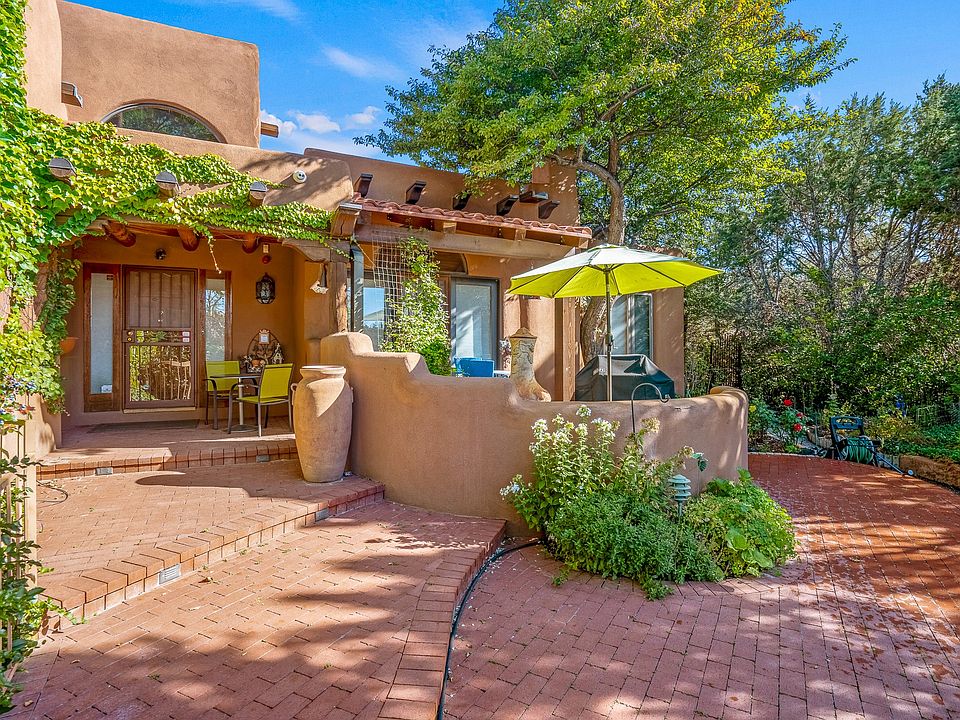 1st image of 1079 Encantado Dr NE