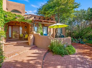 1079 Encantado Dr NE, Santa Fe, NM 87501