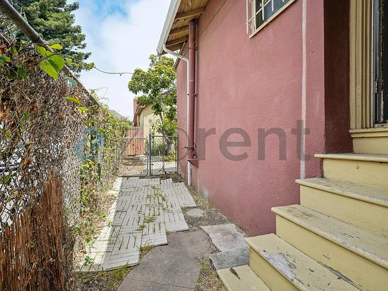 1052 45th St #A — Photo 21