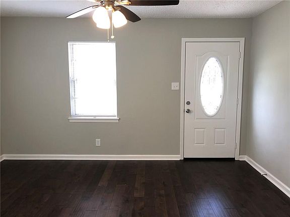 3rd image of 816 Renfro Dr