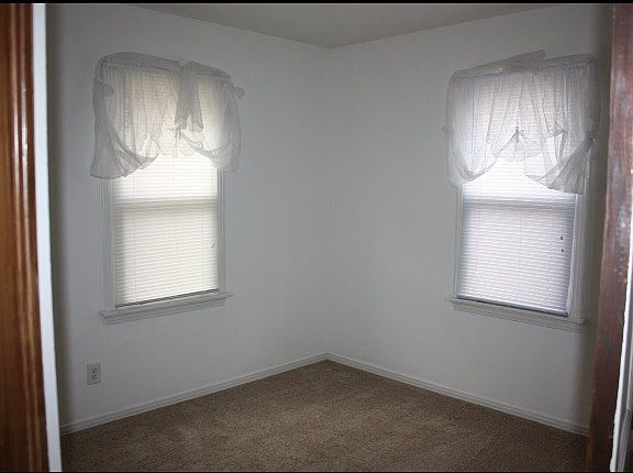 5th image of 1005 SW 49th St