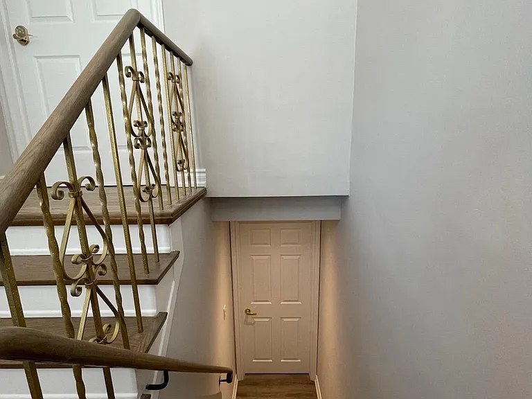 42 Aurora Heights Dr — Photo 2
