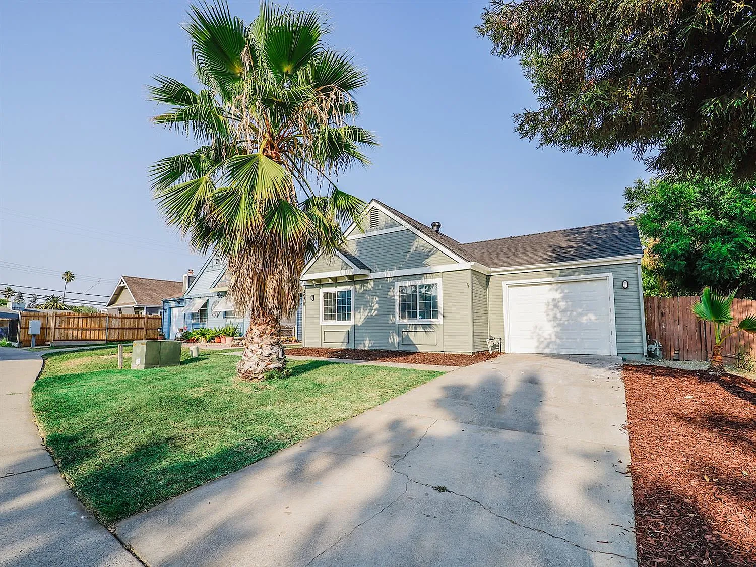 4570 Underwood Way photo 1