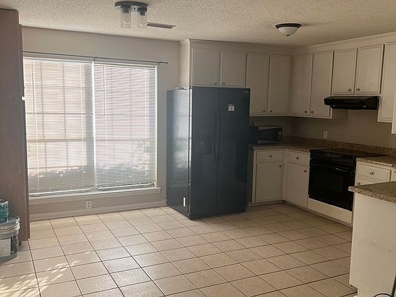 2nd image of 230 Gary St