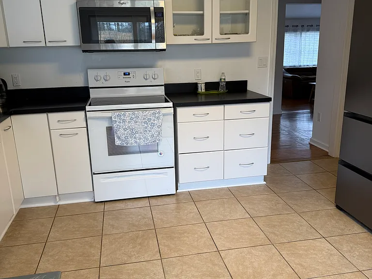 82 Sherry Ln — Photo 7