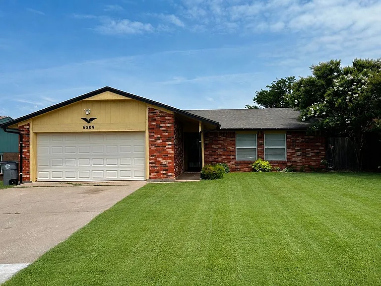 6509 SW Oak Cliff Ave — Photo 1