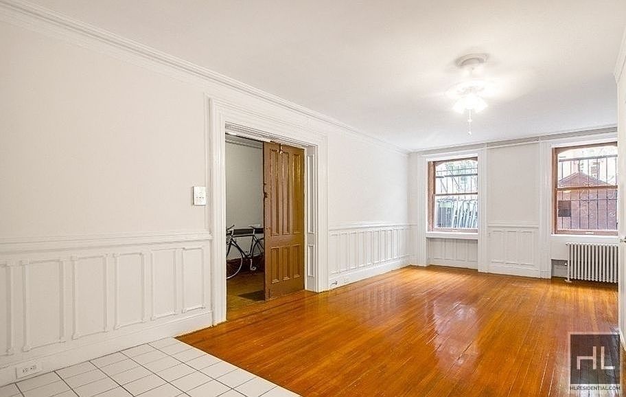 2nd image of 19 S Oxford St APT 1A