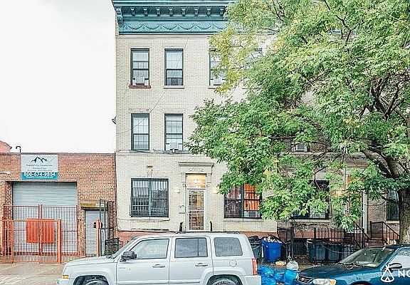 2nd image of 1013 Pacific St APT 2