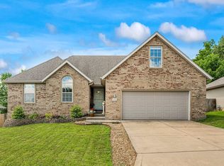 136 W Silver Oak St, Nixa, MO 65714
