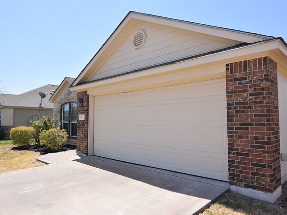 2nd image of 7915 Woodbury Dr