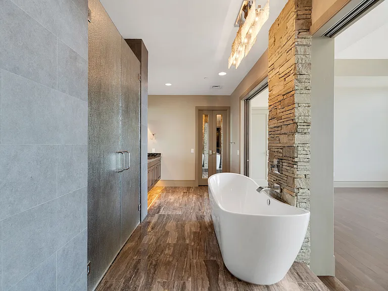 4242 Broadway #2002 — Photo 22