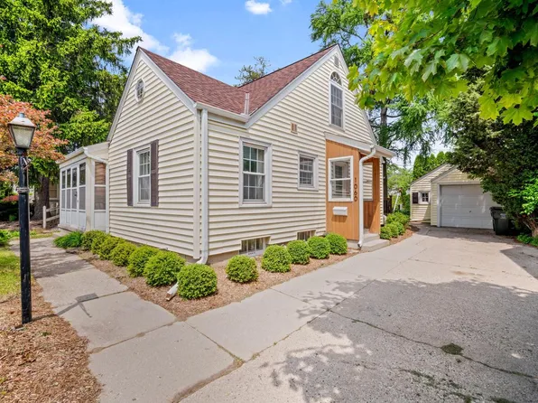 1060 West Silver Spring DRIVE, Glendale, WI 53209