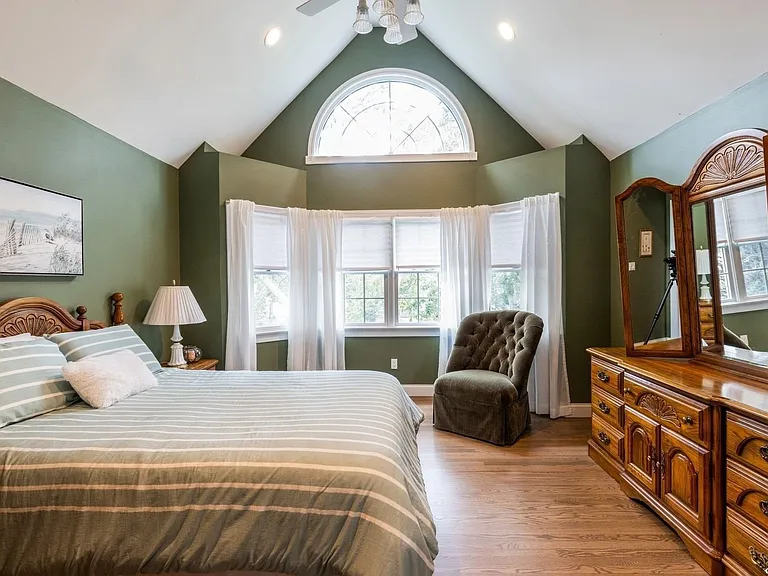 24 Bridle Path — Photo 15