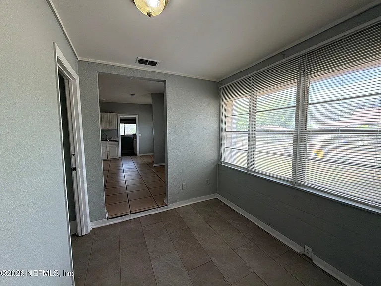 7210 Elwood Ave — Photo 3