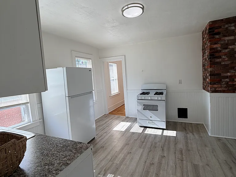 49 Henry St #3 — Photo 8