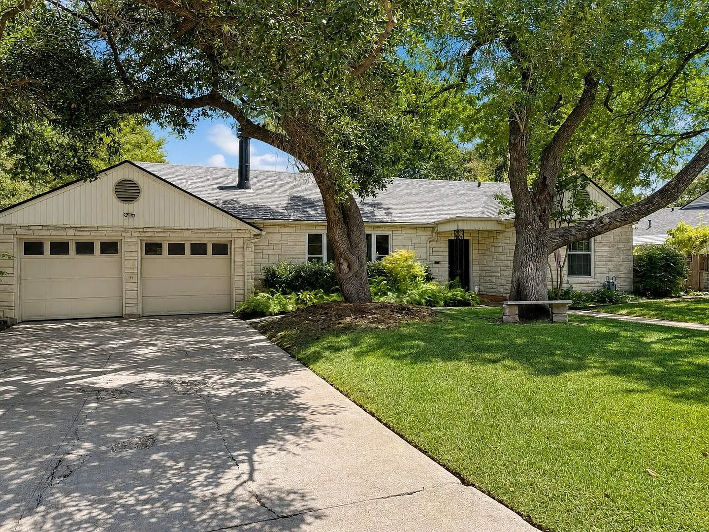 Charming 3 Bed / 2 Bath Home with Fenced Yard in Temple, TX — Photo 2