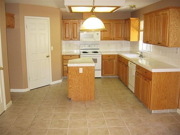 5th image of 2378 E Fir Ave