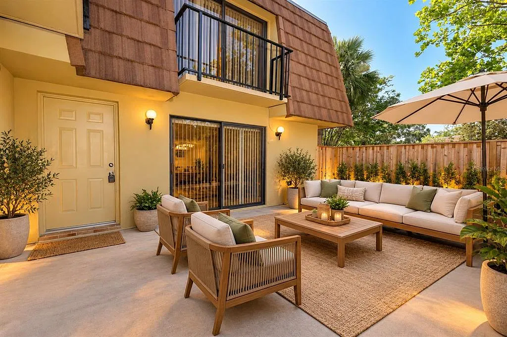 2 bed, 2.5 bath, 1285 sqft, $1,950 — Photo 4
