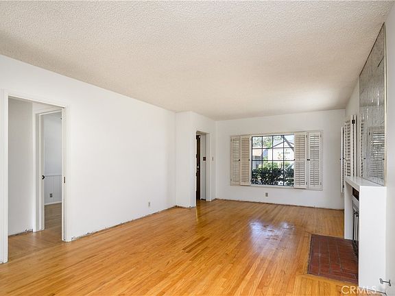 4th image of 11042 Maple St