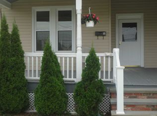 35 South St, Oyster Bay, NY 11771