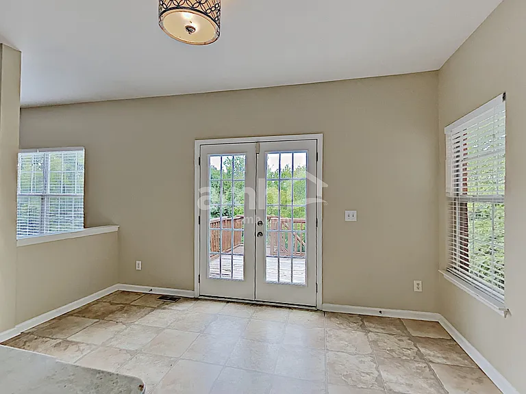 147 Grove Ln — Photo 10