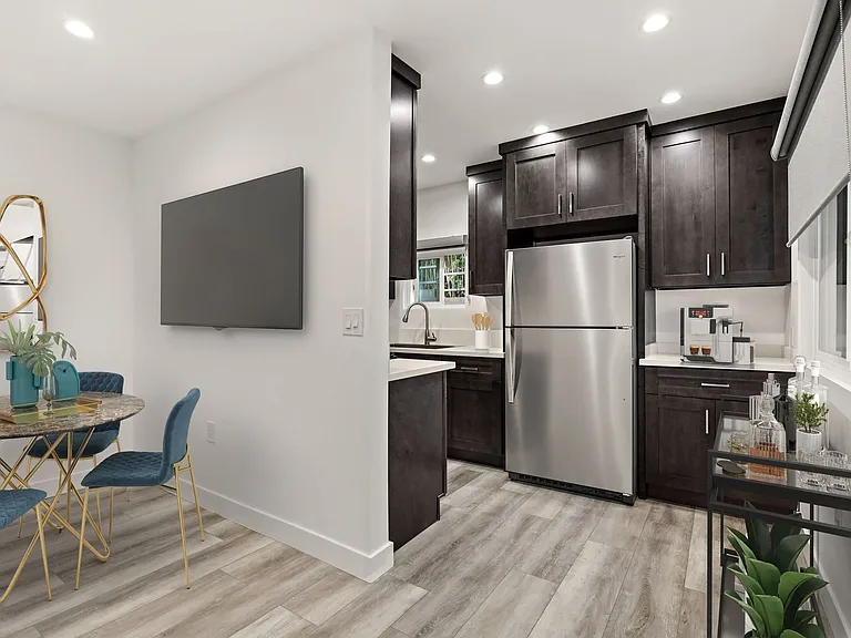 410 Lucas Ave — Photo 2