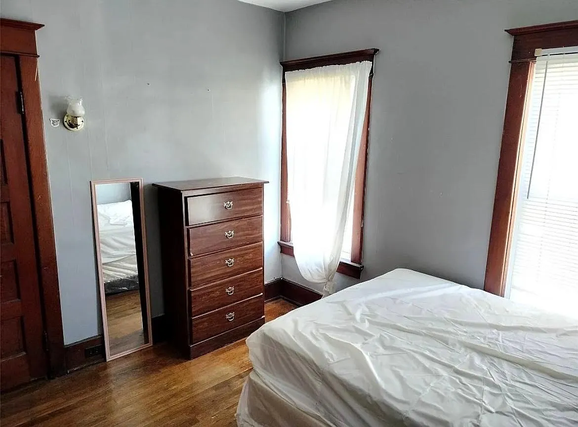 3 bed, 1.5 bath, 1500 sqft, $570 — Photo 3